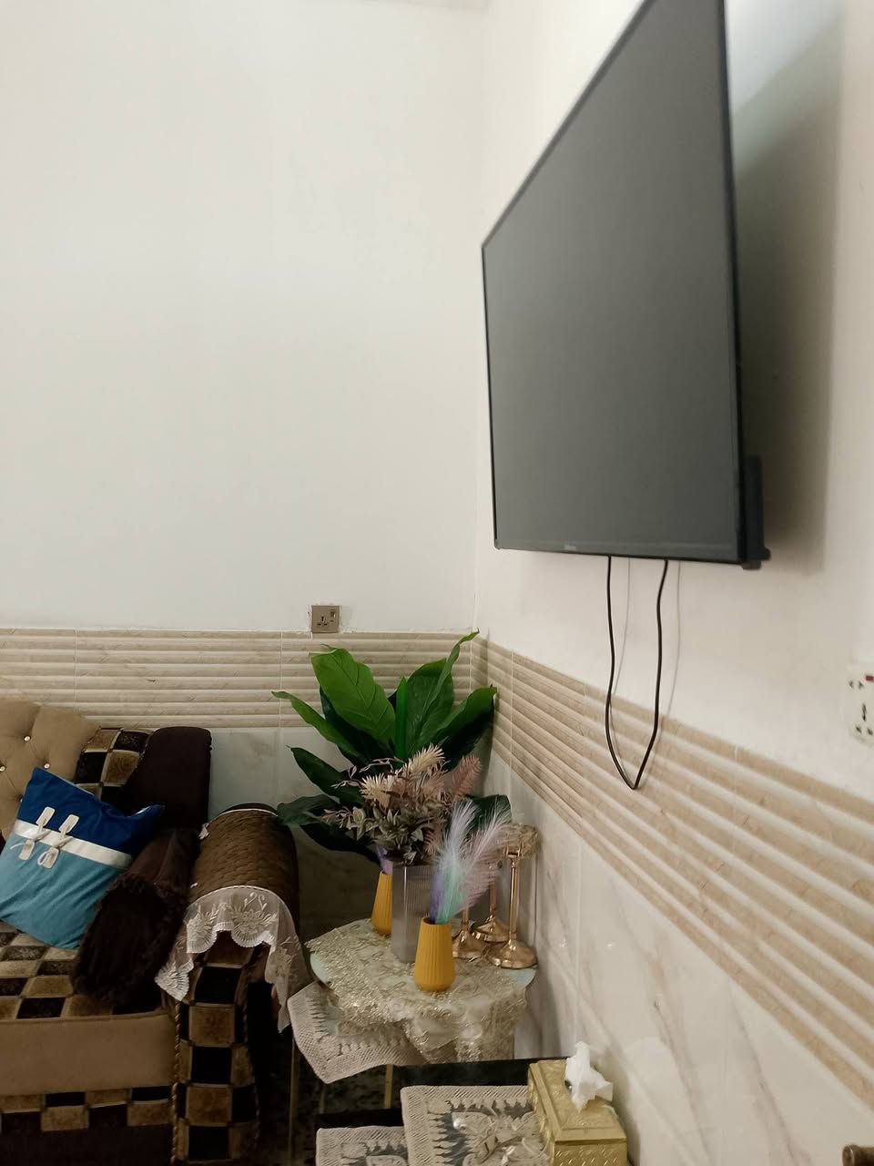 السلام عليكم بيت للبيع ٧٢وبي مجال مساحه ٨١متر كامل بناء جديد بغداد الحسينيه منطقة الثلاثينات مقابل جامع الشهيد رائد قرب مدرسة احمد راضي للتواصل ***********
