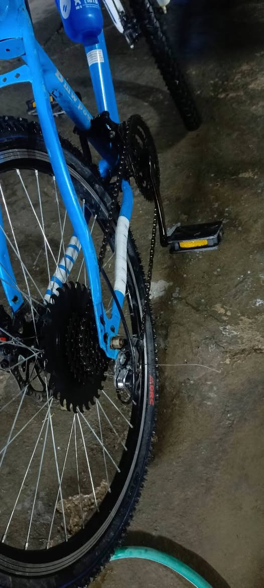 السلام عليكم دراجة هوائية ماركة (BMW) حجم﴿27﴾
گير (7) نمرات شغال التايرات من دون أي ضرر
  بريكات امامي خلفي شغال وفيه ضوء ليلي 
للتواصل *********** بي واتساب 
مكاني البياع
