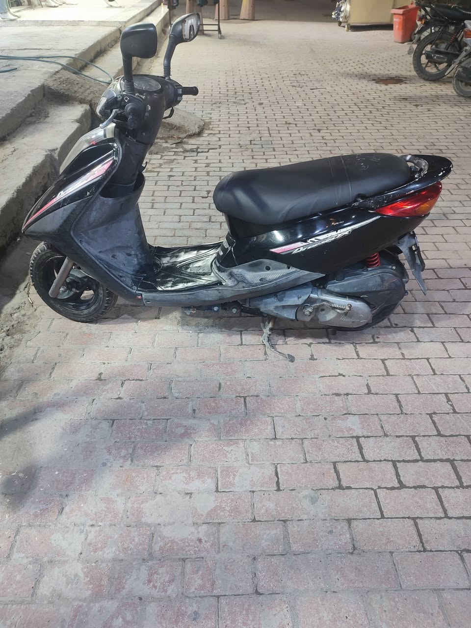 دراجه بريز للبيع 
مكينه ابلاديه 
كفرات اصليه 
كابريتر اصلي 
كهربائيات كله شغاله  
المكان البلديات 
السعر 550
شراي اتصل ***********
