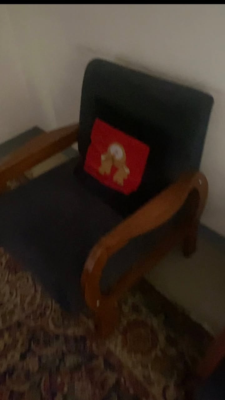 نص تخم عباره عن كرسي عدد2 وقنفه 3 اشخاص للبيع
السعر 125 الف دينار


**إذا كنت صاحب هذا الإعلان وتريد حذفه لأي سبب، رجاءا أرسل رسالة إلى الدعم الفني**