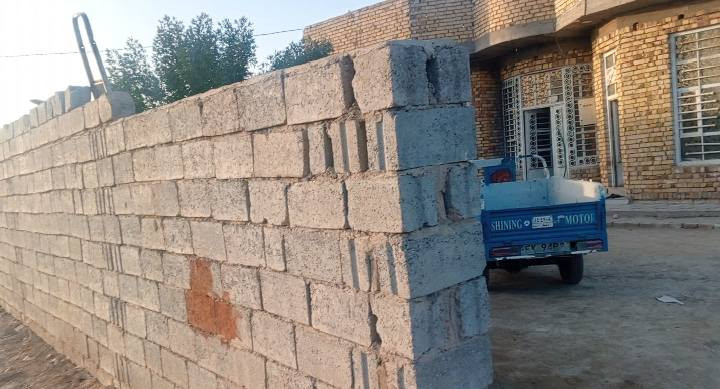 السلام عليكم بيت للبيع بل العلاك 
مساحه 500 سند 25 طابو زراعي 
كافة الخدمات موجوده يبعد عن الشارع العام 70 متر موقع راقي 
اتصل ***********
