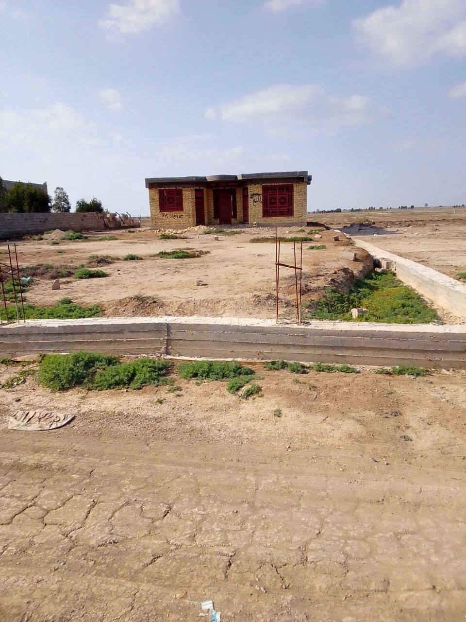 السلام عليكم..مكلف بالنشر
نص دونم كامل للبيع مع هيكل بناء جديد وحديث مساحه البناء ٢١٥ متر من ضمن النص دونم 
زراعي سند ٢٥
مقابل الحولي بالجهه الثانيه خلف معامل وبيوت الساده بالقرب من سيطره الحولي يبعد عن الشارع العام ٣٠٠ متر تقريبا.. 
رقم صاحب الملك ***********
