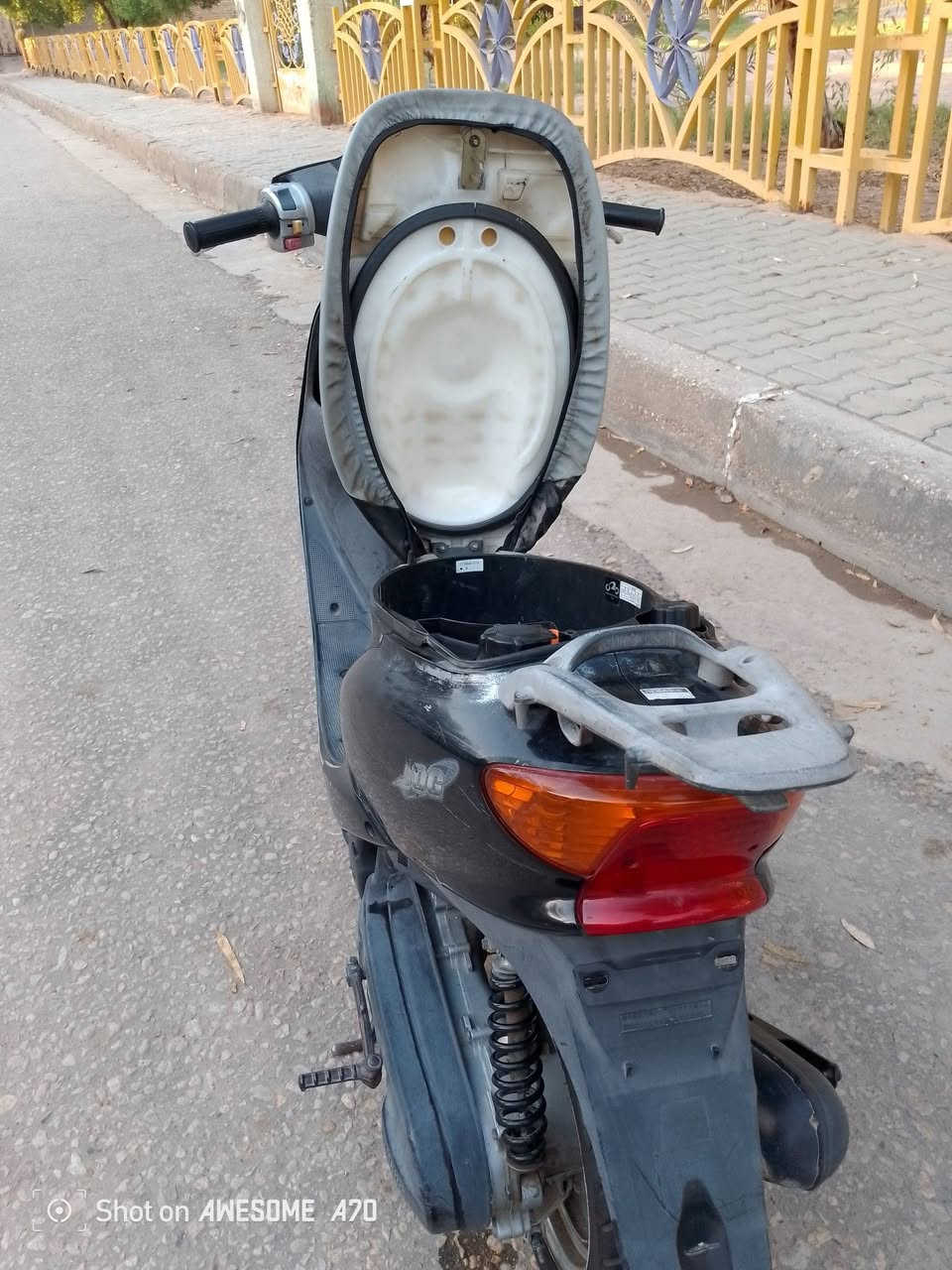 السلام عليكم دراجه للبيع ياباني شركه يماها  نظافة فول
نگره سلف 
مكينه ناعمه مامفتوحه 
كهربائيات كاملة أشاير لايتات هورن 
قفل جنطه 
قفل اكسل 
قفل سويج 
كفرات بلاديه 
كابريتر بلادي 
وياله تايرات بلاديه 
بريگ خلفي 
بريگ أمامي 
گيج سرعه 
گيج بانزين 
ماناقصها شي 
الدراجه على وضع الشركه. صارلها شهرين من طالعه حاويه بعدها بدهنها الله يشهد انضف من الصور .. متوازي على بيعتها حط سعرك او اتصل على الرقم *********** او تعال خاص مكاني كربلاء طويريج
