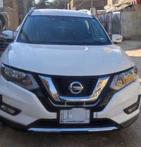 نيسان روج موديل ٢٠١٨ رقم بابل محرك ٤سلندر  2500  ماشية ١٠٠الف ميل حادث...
