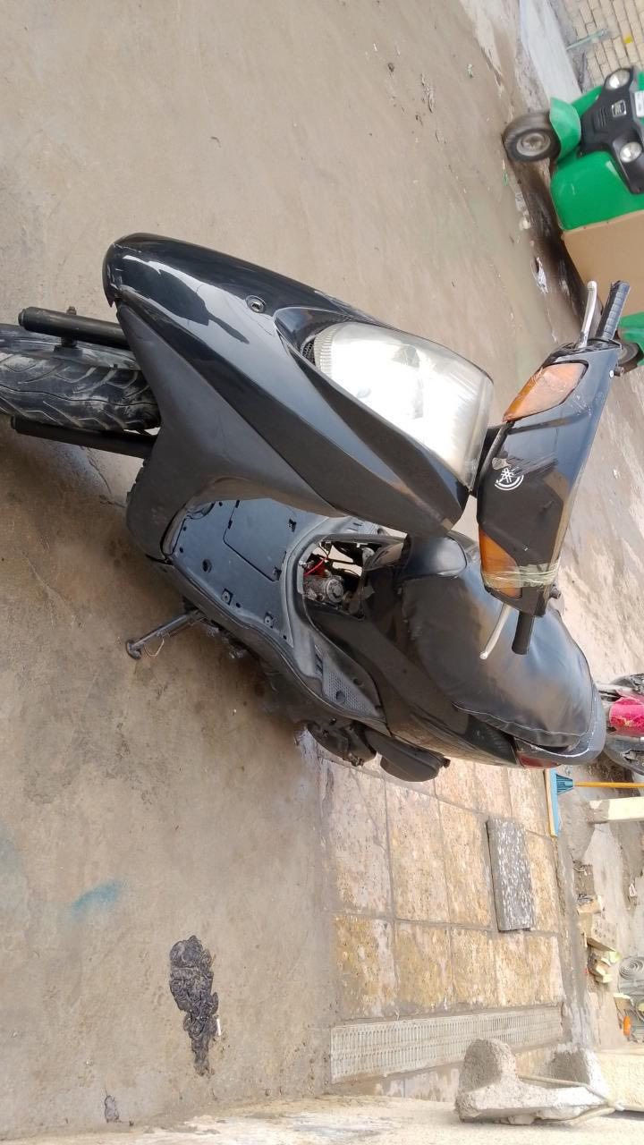 السلام عليكم دراجة بريز مرتبه نظيفة مابيه كم نقص بسيط الاشاير الاماميه وصالنصه طاكة سلف هندر كله شغال لايت بك لايت كلها ٤٠٠ سعرها ‭٠٧٧٤ ١٤٧ ١٨١٣‬
