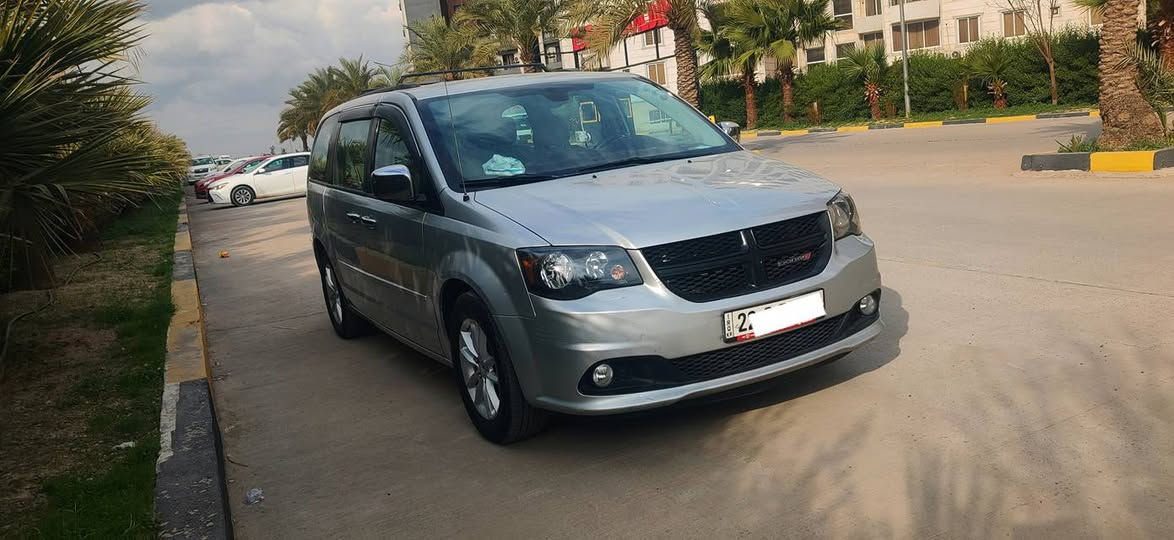 دوج کرڤان 2012 ناو زەرد کوشین ملکی تبرید مرکزی شاشە کامیرا ویل کەپ تعدید سرعە کوشین کارەبای لایت رەش بەس دەرگا کارەبای نیە سیارەکە کلینە بێ سبوغە درجە یەک خاوینە گیر مکینە نوێ هەموو گیانی بەشەرت ڕەقەم هەولێر هەزەو سنوی نوێ  نرخی 142 ورەقە گۆرینەوە فرۆشتن *********** أربيل, العراق
