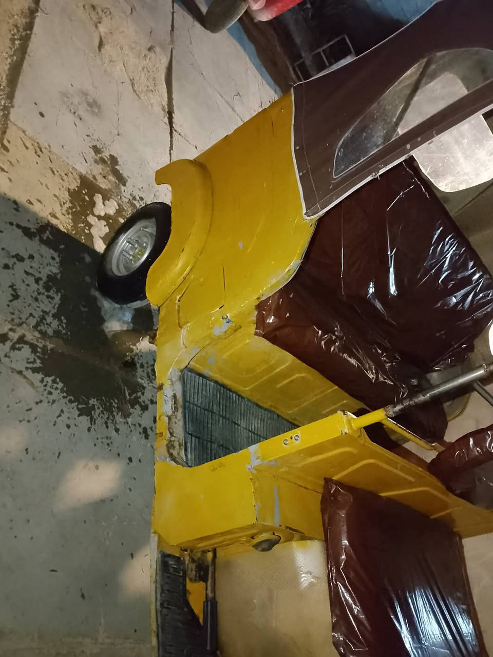 السلام عليكم تكتك موديل ٢١/٢ للبيع بيهه ضربه بل صفحه ليمنه.قليله  مصبوغه عام ***********  مكاني النهروان
