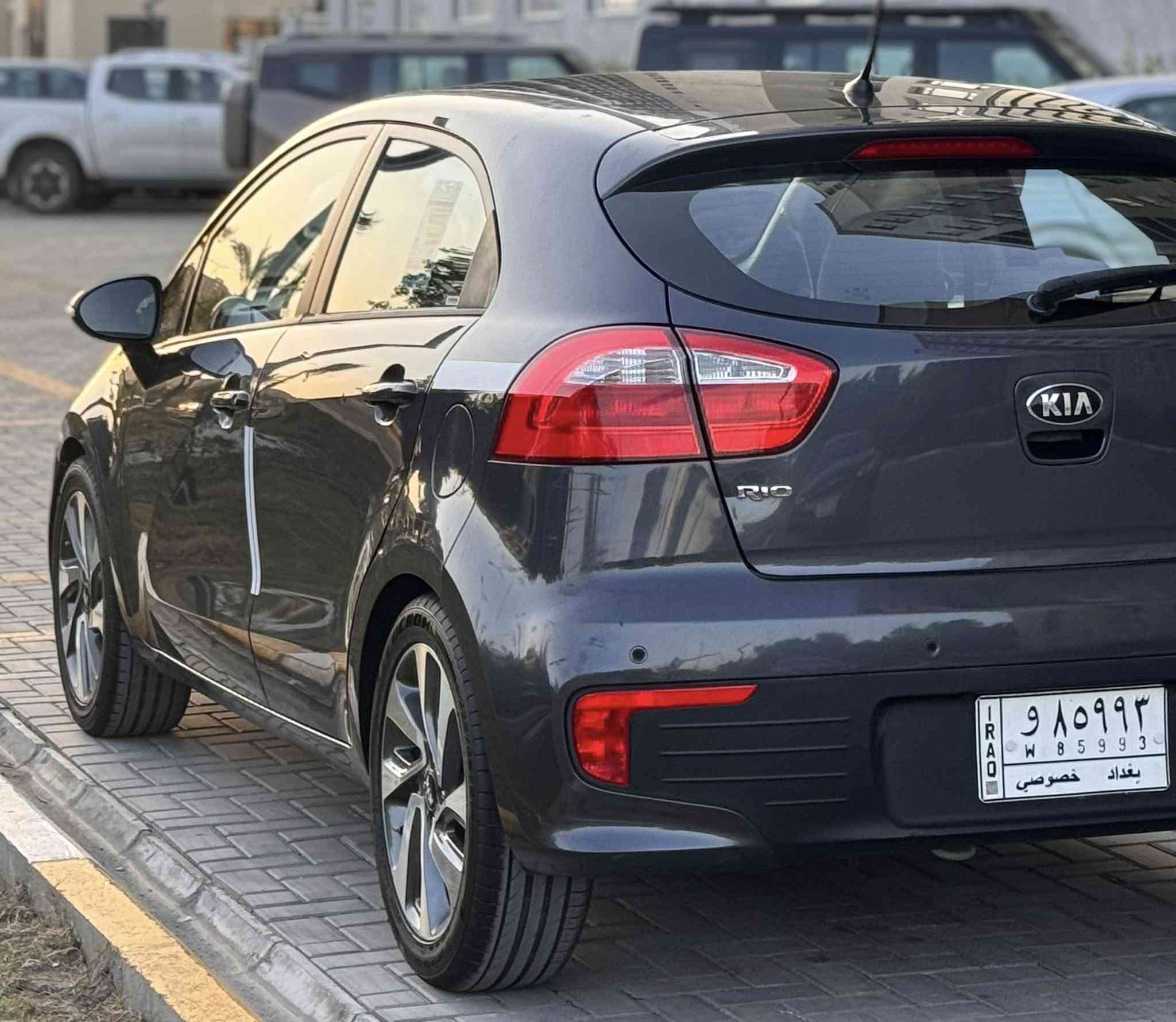 السلام عليكم 
كيا ريو خليجي 2015 استلام شركه الدولية ✅
رقم بغداد بأسمنه تحويل مباشر 
ماشيه 117 كيلو حقيقي 
صبغ بنيد ودعاميه  فقط وبارد قليل بالجاملغات الخلفيه 
سونار مرفق بالمنشور 

مواصفات : ( تحكم استيرن ، حساسات ، اشاير مري ، مري شفط ، ويل كب 17 )  وباقي المواصفات المعروفه 

السعر : 83 وبيها مجال بسيط 
العنوان : بغداد / الكرخ / حي الحسين 
الهاتف : ***********  ( متوفر واتساب ) ❇️
