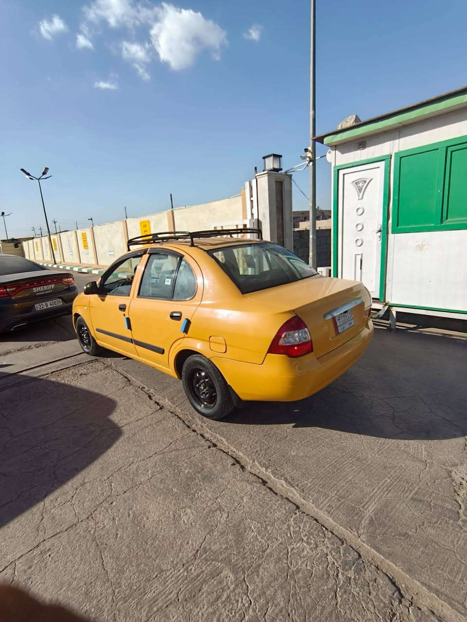 السلام عليكم
طيبة للبيع موديل 2015 سيارة خير من الله كير ومكينة خير من الله معمرة خياسات وكهربائيات كاملة تخم تاير جديد داخلهة  نضيف والسيارة كاملة 
السعر 38 وبيها مجال 
مكانهة جسر ديالى القديم فلكت المدائن 
***********
