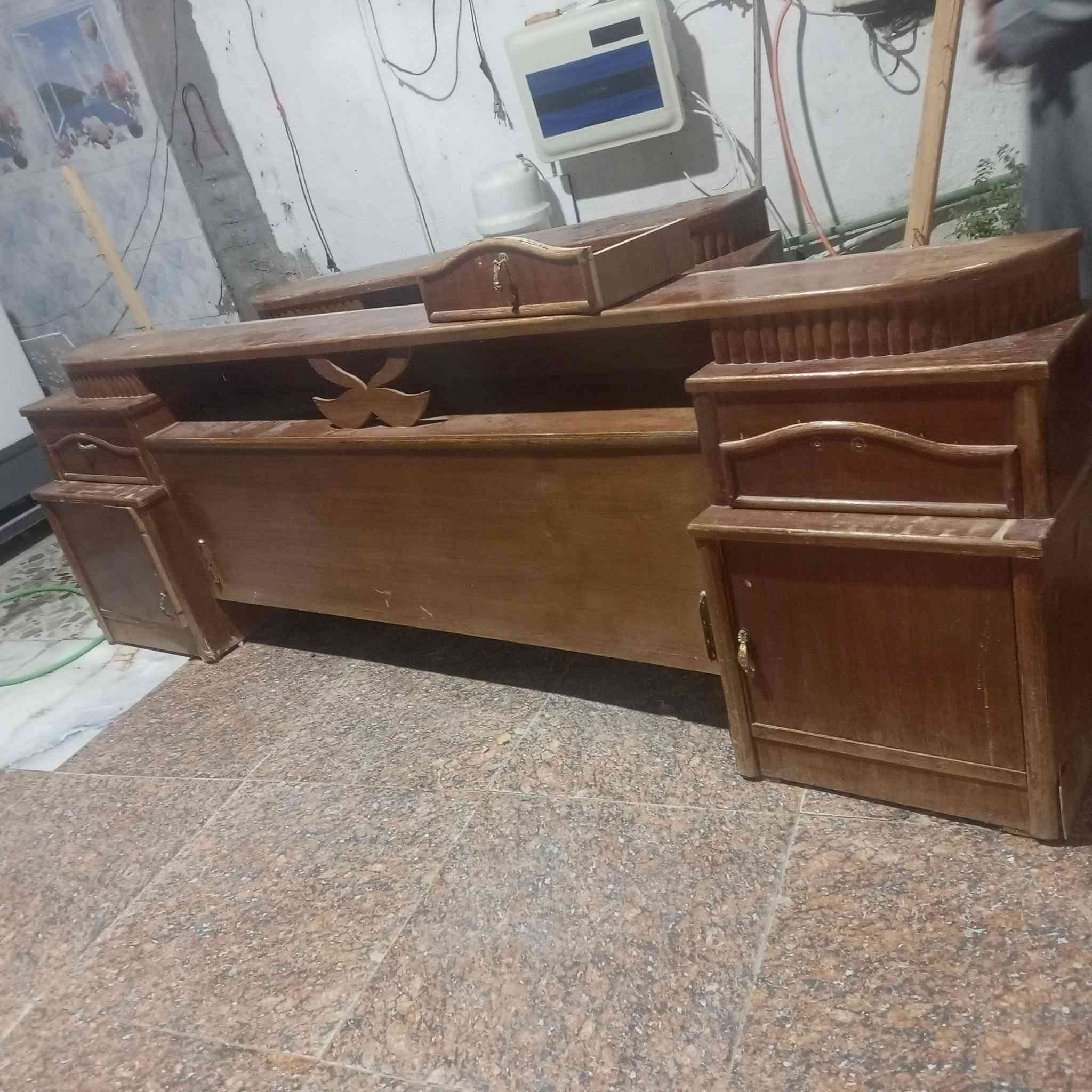 السلام عليكم غرفه ام خمسه نضيفه  سعر 350شراي يتصل ***********
