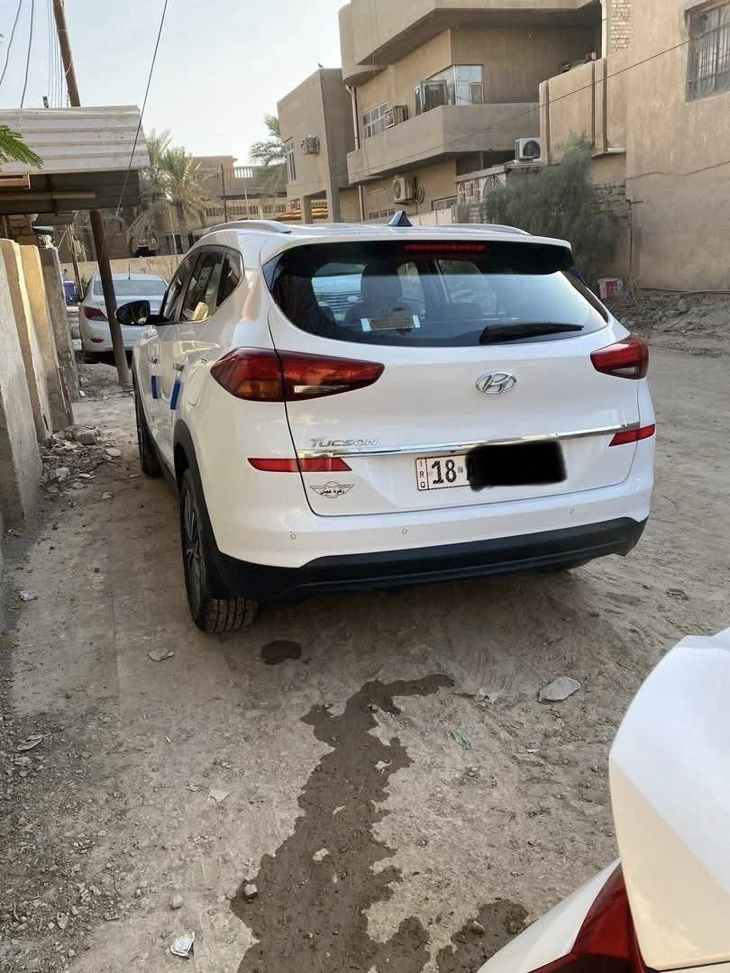 سلام عليكم للبيع توسان 2019شركت الكاصد رقم بابل سياره جديده بمعنه الكلمه لسياره ماشيه 69حقيقي وعل فحص اسبير ما نازل 
لموصفات 
داخل صاج 
خمس عدسات 
لد نهاري 
كشنات ٢كرهباء 
كامره اماميه 
كامره خلفيه 
بصمت ابواب 
تبريد ثلج 
دخول ذكي 
مكينه 2000
المكان بابل قريب العلويه شريفه 
لسعر ١٩٥وبيه مجال حك جيتك 
لرقم ***********
