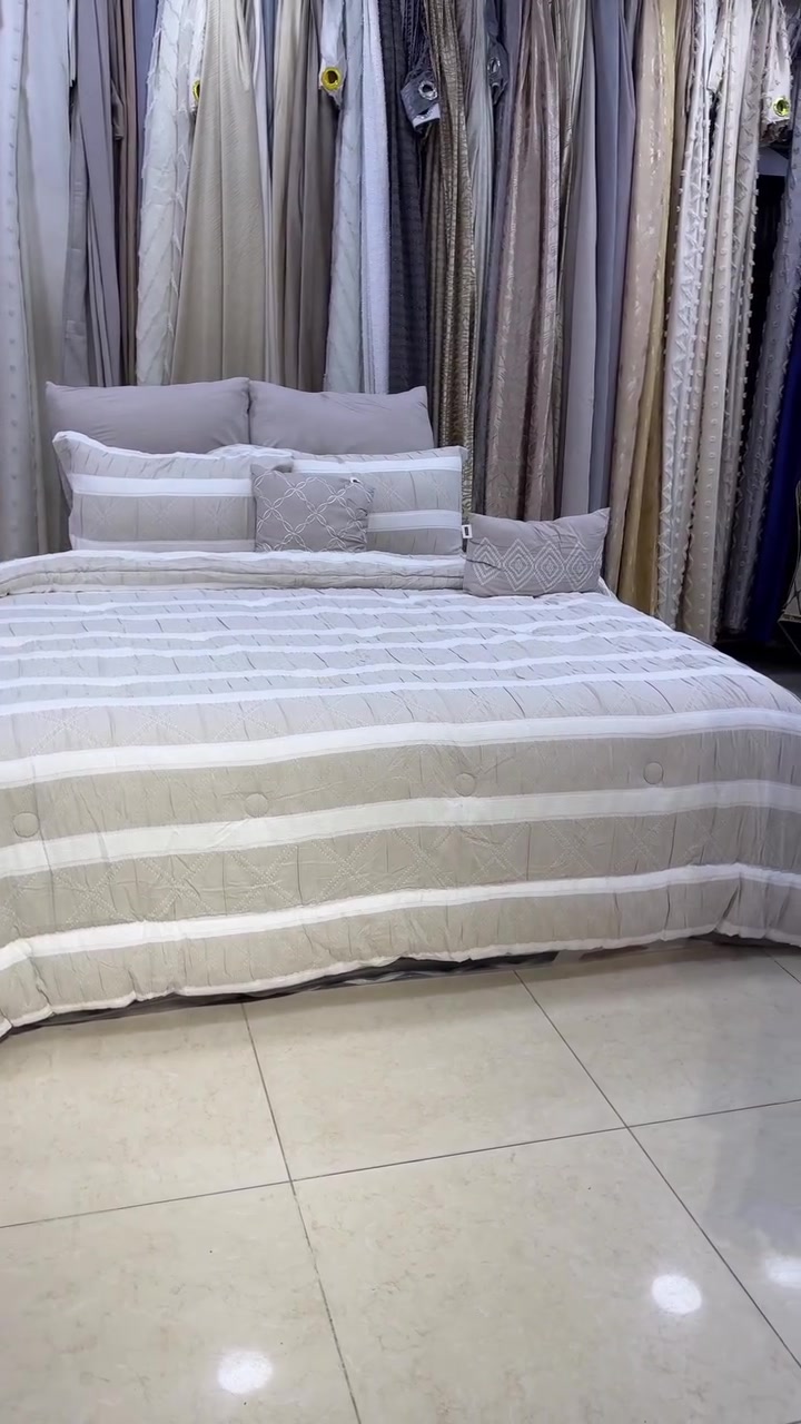 *لحاف نفرين جاكار ثقيل مقلم king size*
● قماش ثقيل
● المحتوى 8 قطع 
● قياس اللحاف ملكي 240×260
● قياس الشرشف 200×200+30
● 2 وجه كوشة مطرز ومعبأة بالبولستر 
⚪️وجوه مخاد عدد 4 
● السعر 70 الف✅


**إذا كنت صاحب هذا الإعلان وتريد حذفه لأي سبب، رجاءا أرسل رسالة إلى الدعم الفني**