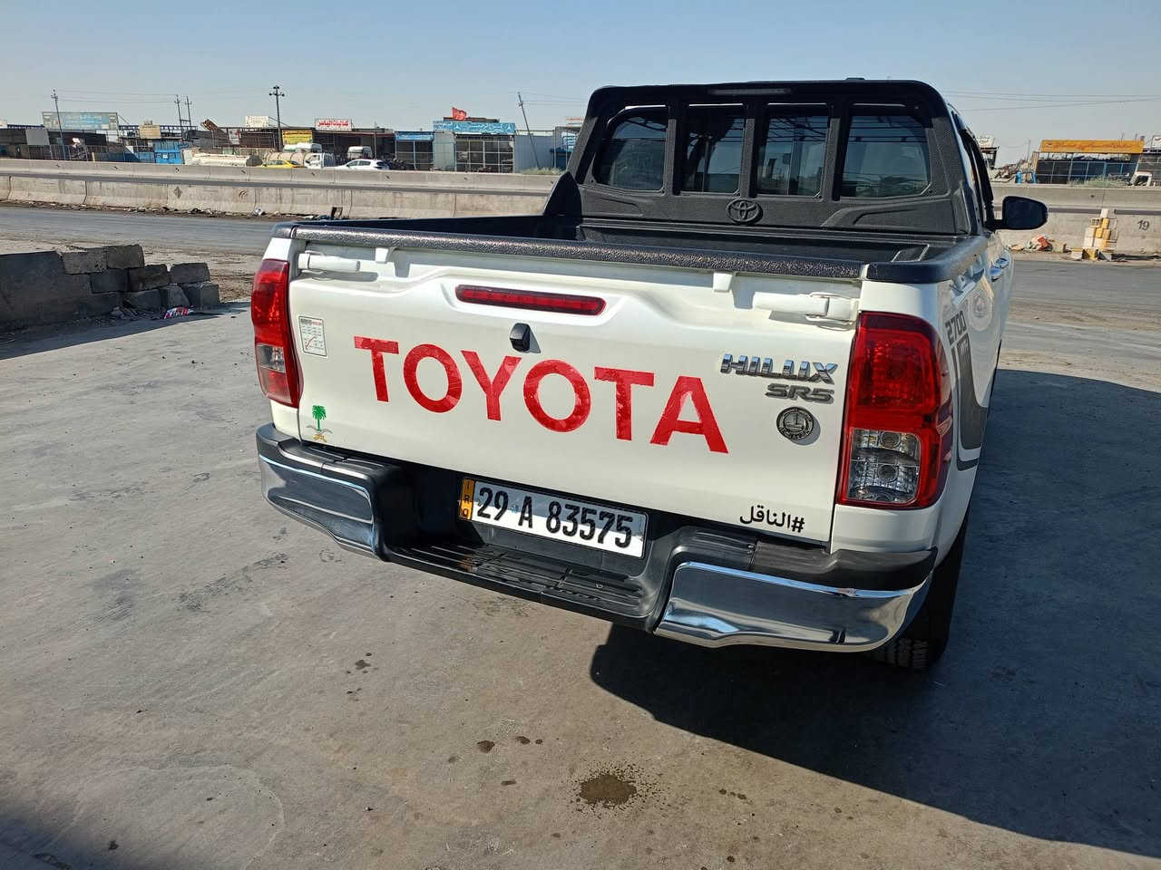 السلام عليكم 
للبيع هايلوكس 18 كويتي فور ويل لون ابيض صدفي سياره كفاله عامه بيه فقط طخه جاملغ ايمن مامصلحه حته مامبينه هواي كير مكينه كفاله حداده جديده سياره باسمي رقم واسط انكليزي سنويه 31  سياره ماشيه 130الف سياره جاهزه على اخر حبايه سعر 270  مكاني بغداد 
***********
