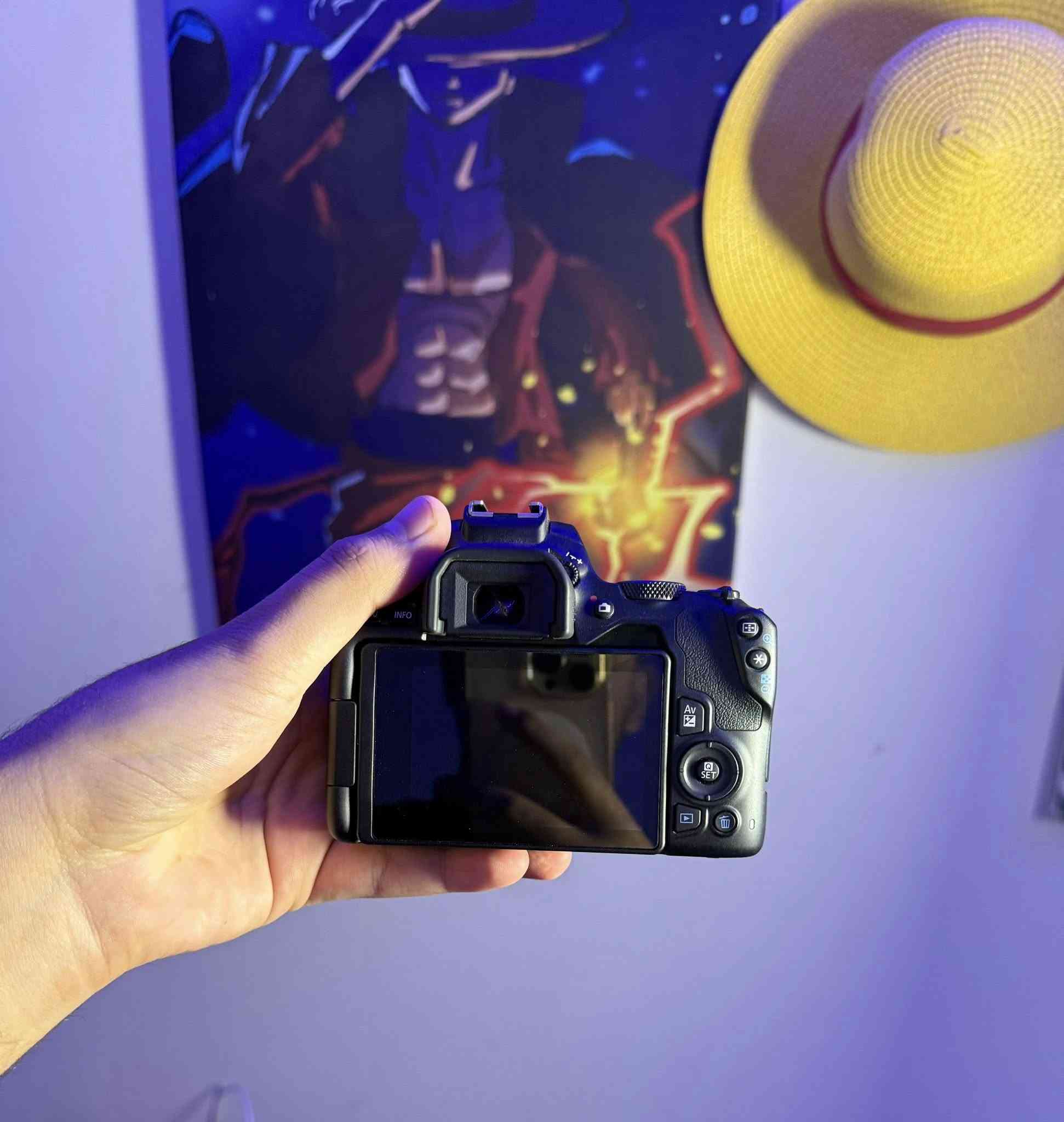 للبيع كاميرا كانون Canon 250D الغنية عن التعريف، الكاميرا جديدة تماماً وبحالة الشركة.
أهم المميزات: دقة 24.1 ميجابكسل، تصوير فيديو جودة 4K، شاشة متحركة وتاتش بالكامل، فوكس ذكي وسريع جداً يتبع العين، وبها واي فاي وبلوتوث لنقل الصور للموبايل فوراً.
ومع عدسة Canon EF-S 18-55mm f/4-5.6 IS STM
تفاصيل الكاميرا: مستخدمة 10 ساعات فقط، الشتر صفر تقريباً، نظافة 100% بدون أي خدش أو عيب مع كامل ملحقاتها والكرتون.
سبب البيع: عدم التفرغ للتصوير 
السعر: 575 الف دينار
متوفر توصيل لكل العراق 
التواصل خاص❤️


**إذا كنت صاحب هذا الإعلان وتريد حذفه لأي سبب، رجاءا أرسل رسالة إلى الدعم الفني**