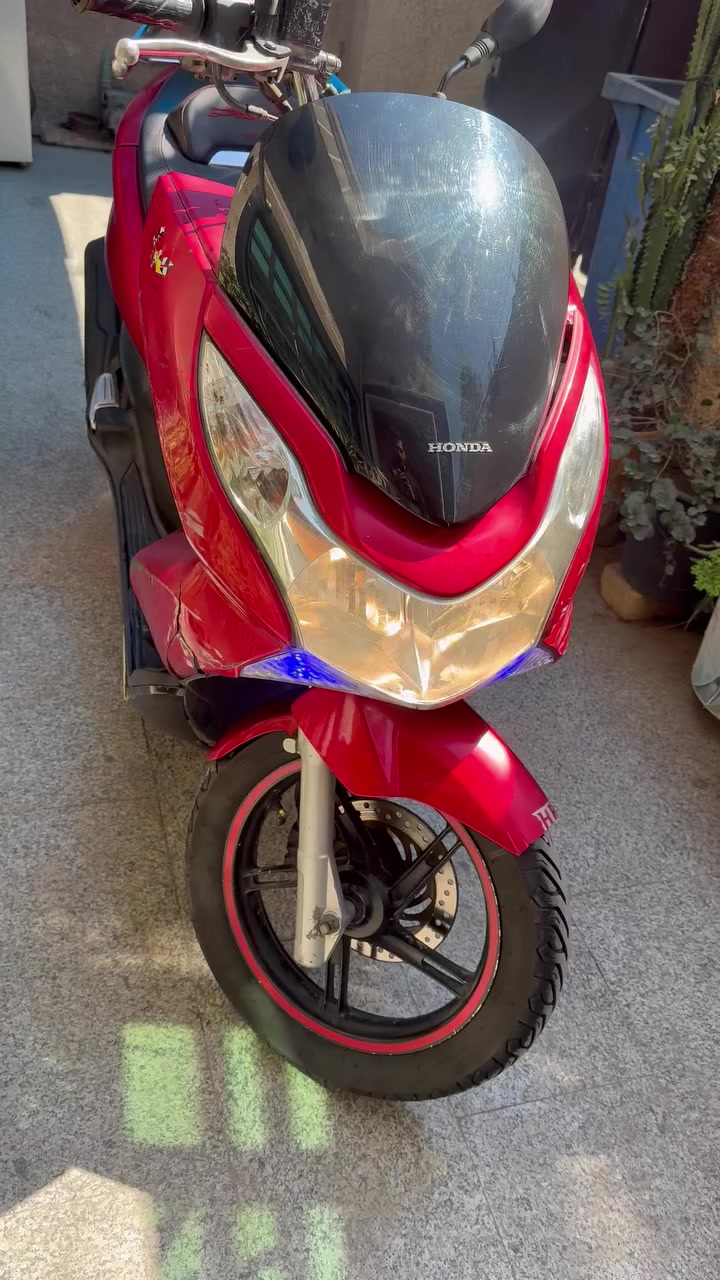 السلام عليكم pcx للبيع
موديل 16 ياباني JF مكينة 125 cc  المواصفات حساس ازدحام  و ستان كهربائي 

الدراجة نظيفة لكن بيها بعض النقوصات مثل الكفرات كم كسر بيهن وحساس الازدحام ميشتغل الدكمة بيها قطع ابيع فقط كفالة مكينة ممفتوحة السعر مليون بيها مجال بسيط العنوان الشعب حي اور ***********
