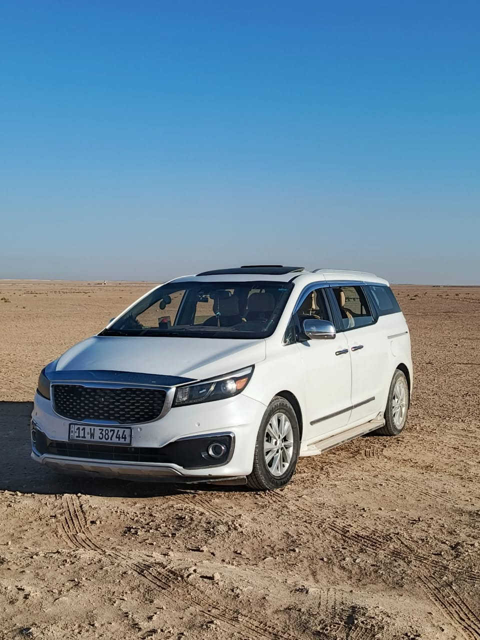 سلام عليكم
سيدونا موديل ١٦
فول فول بيها ثلاث  قطع بدون دواخل وايربكات
كامرات ٣٦٠ وحساسات
محرك وكير كفاله ما ممدود عليهن سبانه
ماشيه ٣٢٠ الف كيلو
بجم كبس سياره بسمي
سعرها ١٧٥
. مكاني الانبار القائم
***********
***********
