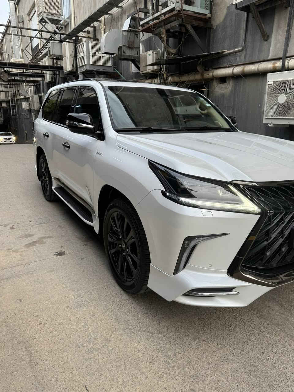 السلام عليكم
السيارة ماشية66 الف 

لكزس 2019 وكالة البريم مكفولة كفالة عامة صبغ بارد تبديل حتى الدعاميات بدون صبغ   السيارة كلش جديدة داخل لا مشخط ولاملاحظه صدر امامي خلفي وضع الشركة صدر بشرط هزة وفحص ورقم جديد وتراي السيارة زيرو بحالة الشركة 

المواصفات 

فتحه سقف 
داتا شو
اشارة تسلسلية
خمس بصمات 
مري شفط 
ثلاث شاشات 
اربع كامرات 
دبل رادار امامي جانبي 
بردات جانبية 
ذاكرة كشن وستيرن 
‏‎5 كاميرات
تدفئة تبريد كشنات
حساس امامي +خلفي 
دمام خلفي
نظام ملاحة
صندوق بصمه +شفط 
تحكم ستيرن فوول 
كروز قفل سرعه
ستيرن كهرباء 
شفتات بالستيرن 
جكات تصعيد وتنزيل 
ماوس تحكم بالشاشه
هاند بريك بصمه 
ثلاث انظمه قياده ECO +NORMAL +SPORT 
مانع انزلاق
كراسي امامي وخلفي كهرباء 
كراسي اماميه تبريد وتدفئة 
كرسي السايق خزن ميموري متحرك 
كراسي خلفيه تبريد
٨ ايرباك 
طفايه بالصدر 
ثلاجه 

العنوان اربيل عنكاوة 
السيارة رقم اربيل بأسمي 
السعر 745ورقة وبيها مجال وماكو هيج سعر بهيج نظافه
***********
***********
