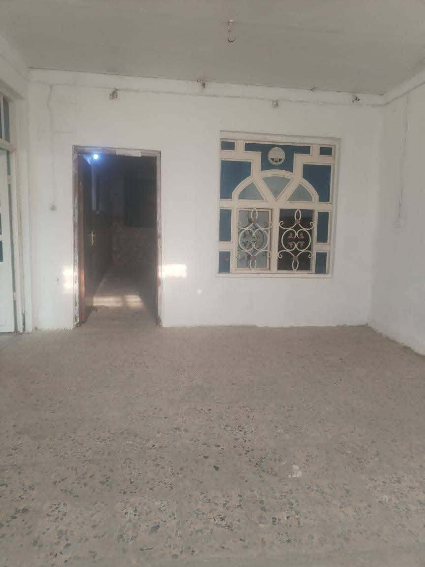 بيت للايجار 100 م
نجف حي المكرمة مقابل كريت مول..
قرب حلويات الباشا.
يحتوي على غرفة وصالة ومطبخ وصحيات.
سعر الايجار 200 الف 💸💸
للتواصل ***********
