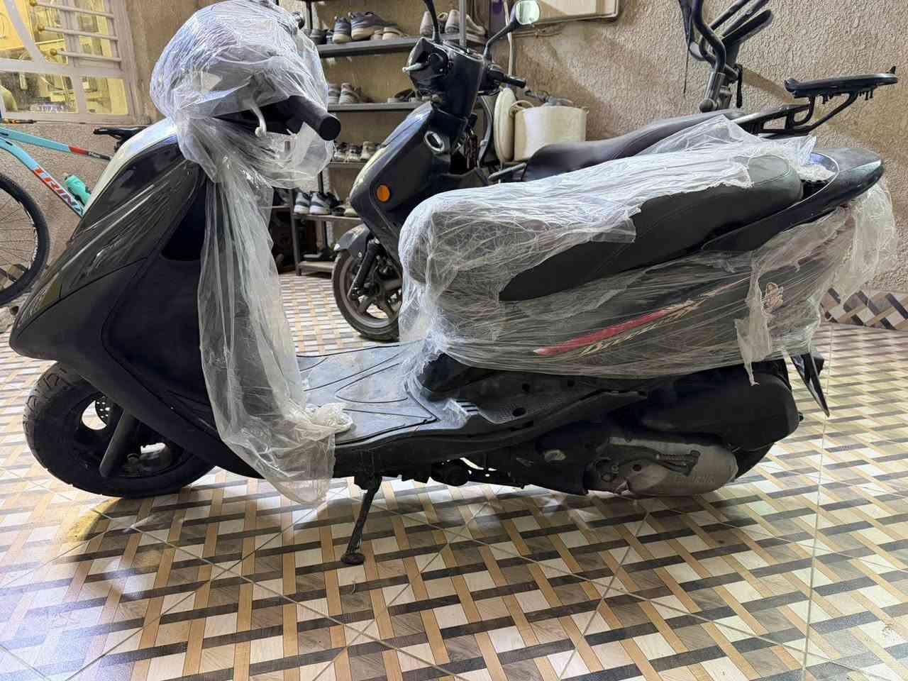 دراجة بريز لايت ناصي بيها شغلات تجارية جديدة مكاني بالحرية *********** 
السعر 800
