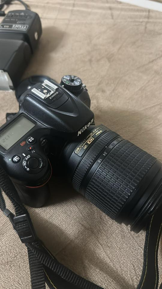 نيكون D7100 للبيع نضافة فول استعمال قليل ومع كامل ملحقات السعر 400$ للاستفسار *********** واتساب
