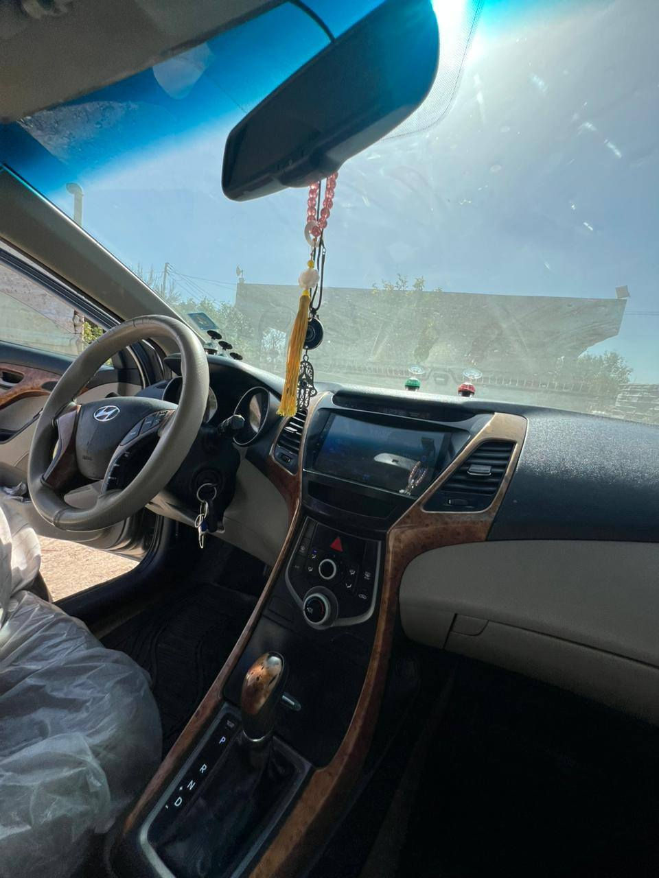 السلام عليكم عندي النتراء البيع موديل 2015 وارد امريكي سياره حلوه ونضيفه سعره شده و12 مكاني بغداد دوره عرب جبور وريد ينتصل ع رقم ***********.
