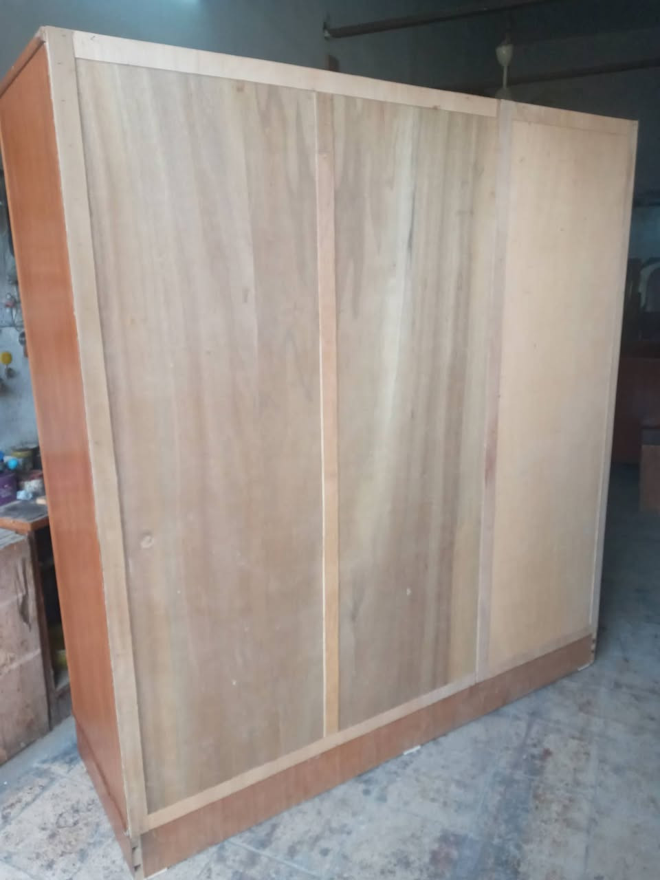 كنتور3 ابواب داخل وخارج صاج تزكام مستعمل ارتفاع مترين عرض متر 90 سم عمق 60 سم السعر 250 وبي مجال العنوان بغداد حي الإعلام الشباب نهاية شارع سوق اميمه  صيدلية نور الشباب قرب النادي التجاري  موبايل عراقنا وتساب بي 
*********** 
***********

يوجد توصيل غير مجاني داخل بغداد فقط
