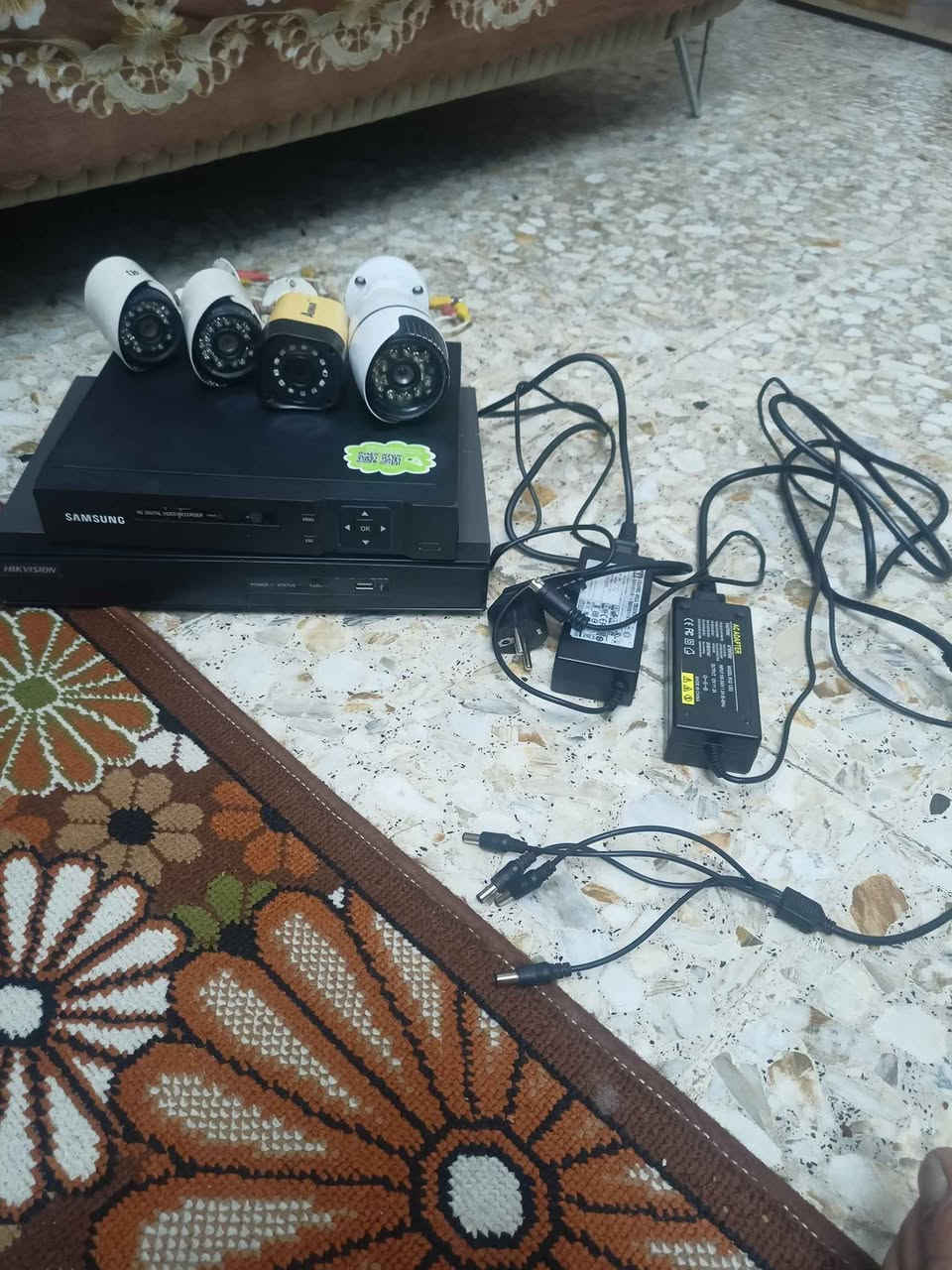 جهاز نوع هيكفجن اصلي 4 جنل وياه هارد 500 كيكا مع اربع كامرات دقة 2 ميكا مع شاحنة الاصلية مال الجهاز مع شاحنة مال كامرات مع شجرة مع ماوس مع جهاز دي في ار نوع سامسونك بغداد, العراق


**إذا كنت صاحب هذا الإعلان وتريد حذفه لأي سبب، رجاءا أرسل رسالة إلى الدعم الفني**
