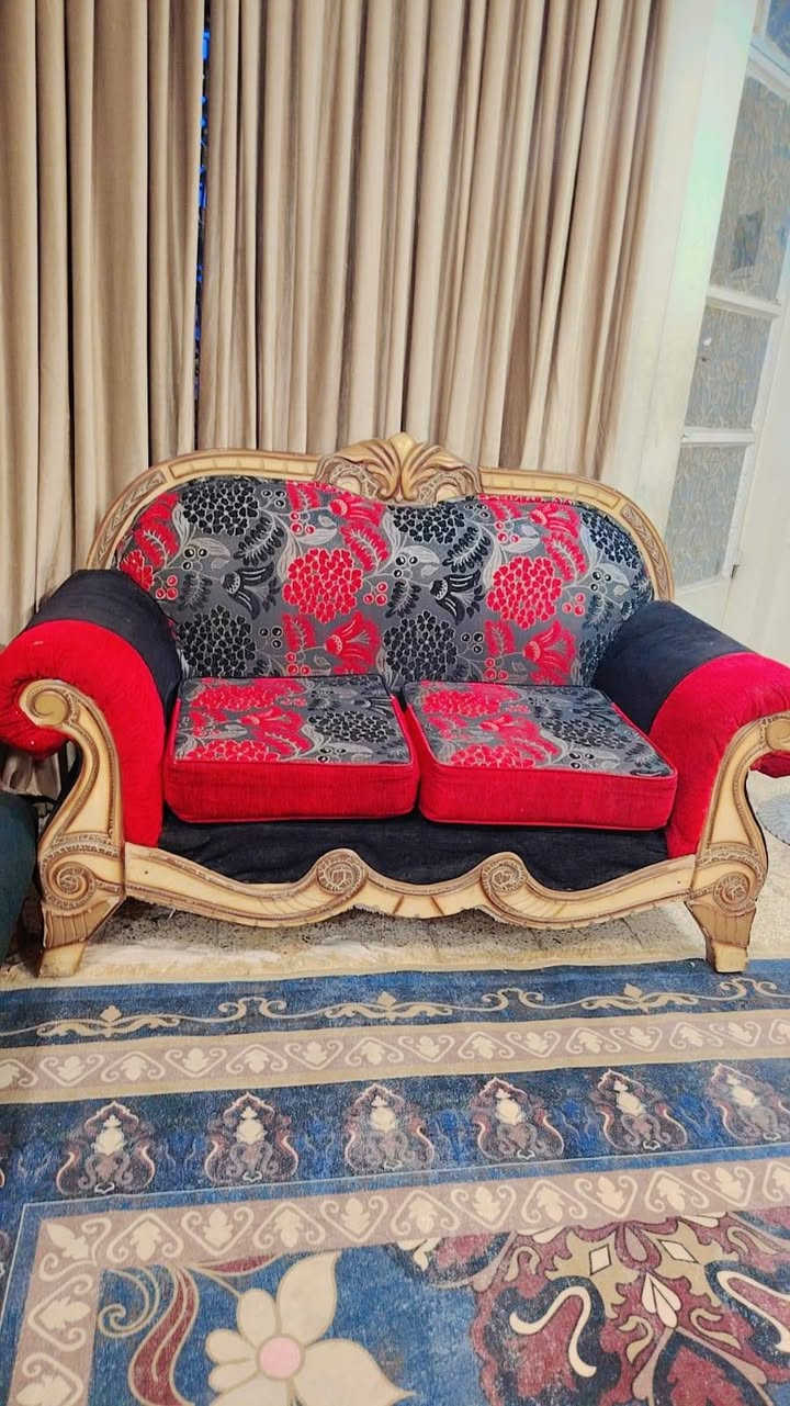 نص تخم 5 مقاعد نظافته 95% السعر 150 الف للحجز والاستفسار واتساب ***********
