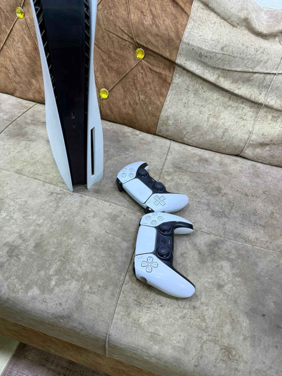 سلام عليكم شباب بلي ٥ فات للبيع ويا يدات ٢ بلي نضيف كلش مكاني ديالى اني مكلف بنشر هذا رقم صاحب بلي موجود وتساب 
***********
السعر ٦٥٠ الف
