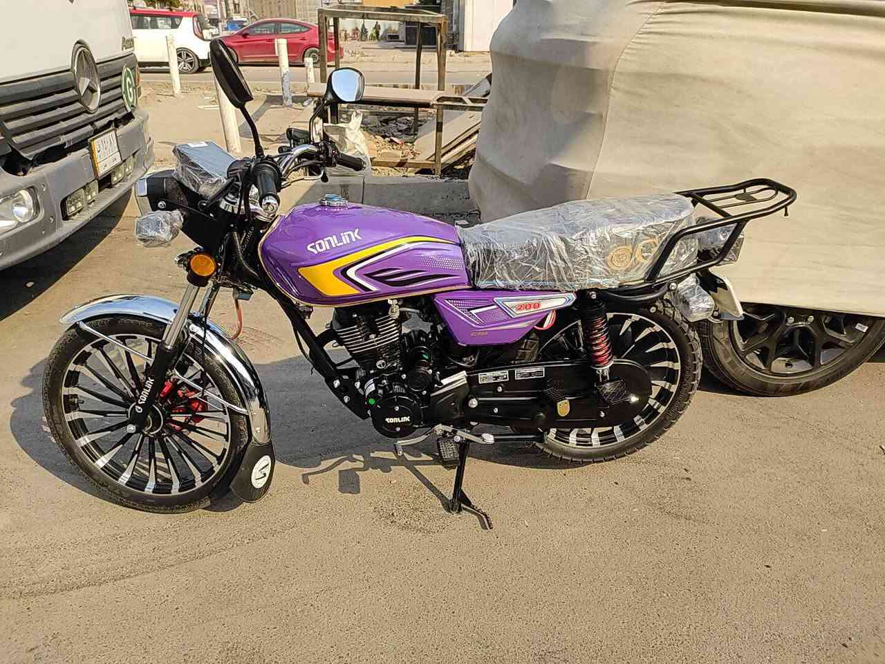 السلام عليكم شباب دراجة سونك ايراني موديل 25 حديث خمسة گير دراجة نظيفة وجديدة صار  الها 5ايام نزله من رمبه 
ودراجة تشتغل سويچ وبصمة وبيها نسختين سويج وبصمة وبيها مجال 
يحب يستفسار عليها الاتصال أو مراسله واتساب على الرقم التالي ***********
