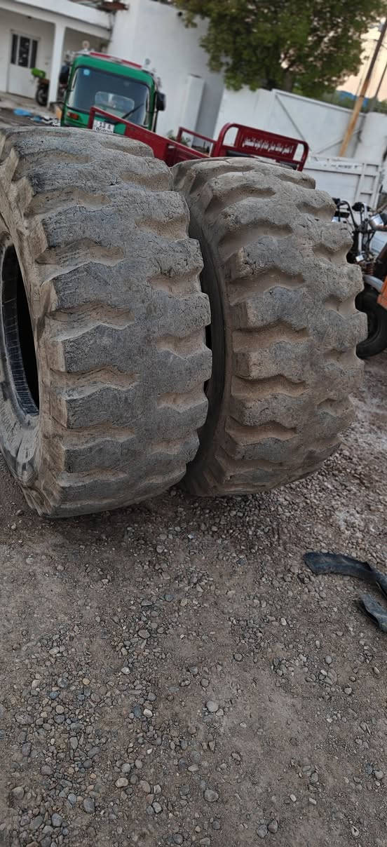 للبيع زوج تاير 20،5،25حجم80نوع ياباني ينشد جوبلس ***********
