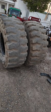 للبيع زوج تاير 20،5،25حجم80نوع ياباني ينشد جوبلس 07705566616