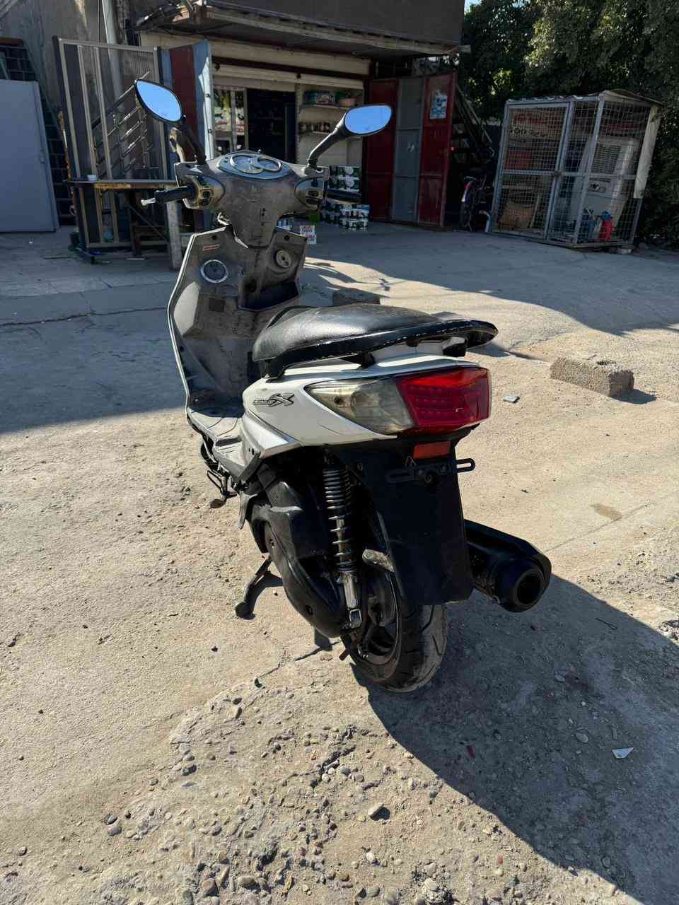 سلام عليكم للبيع فقط سكنس فحل نوزل دراجه خير من الله ڤيت بم جديد تايرات جدد كامله مكمله محرك مفتوح السعر 450 وبيها مجال مكاني تقاطع درويش ***********
