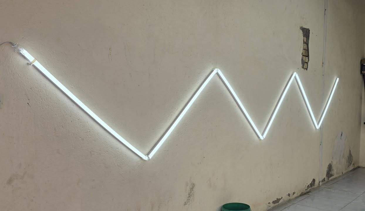 اناره خليه نحل مستخده شهر واحد مع الهيكل الحديد بيه ضمان ١١ شهر  للبيع سعر مناسب مكاني محاويل حي العسكري ***********
