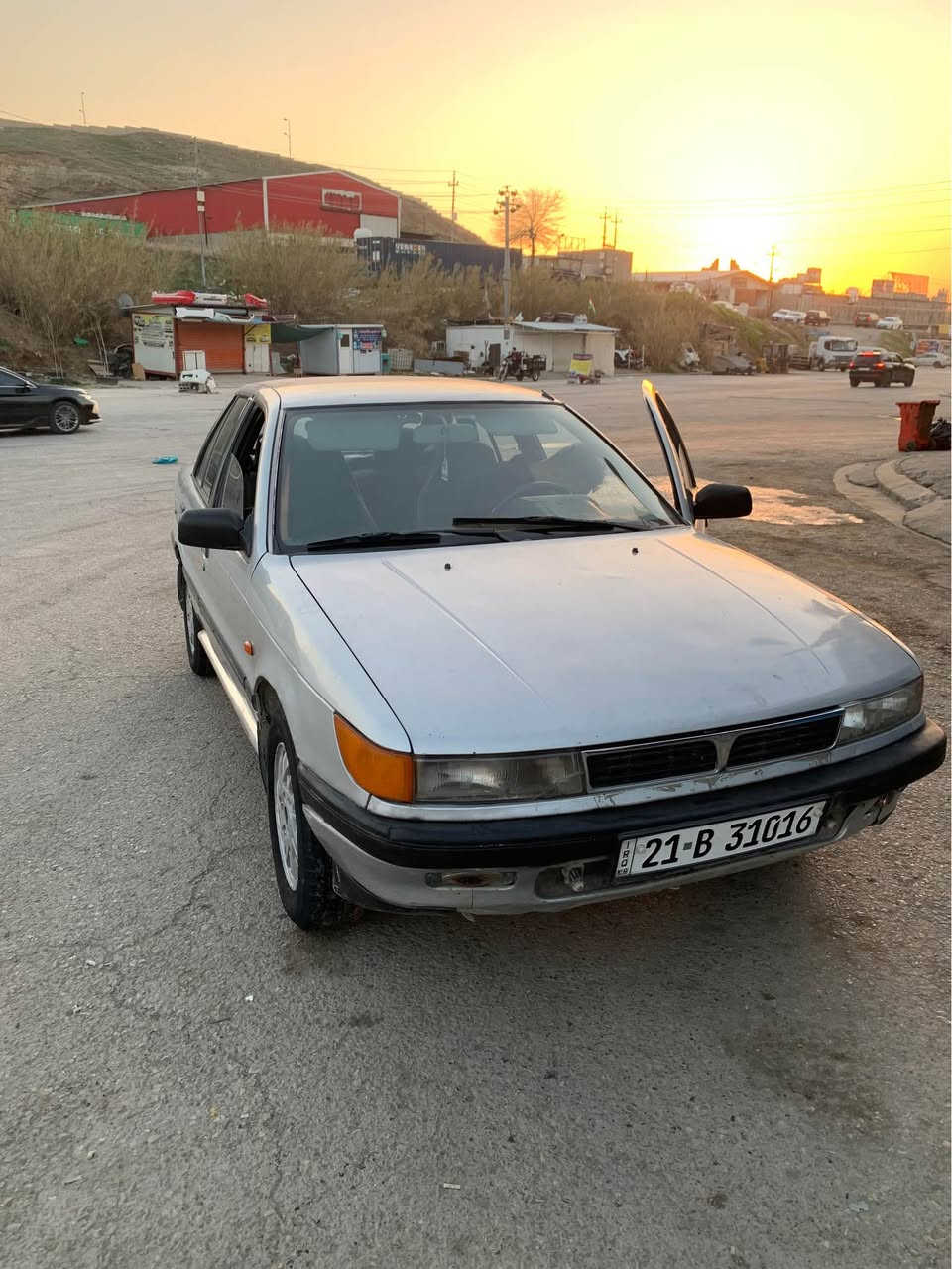 لانسر ١٩٩٠ 
گێڕ عادی بەخاخ
بێ لێدران بێ بۆیاخ 
هەمو شتێکی ئیش ئەکات بێ نوقسانی  بێ تەقەو ڕەقە
سەنەوی تا 2028
*********** السليمانية, العراق
