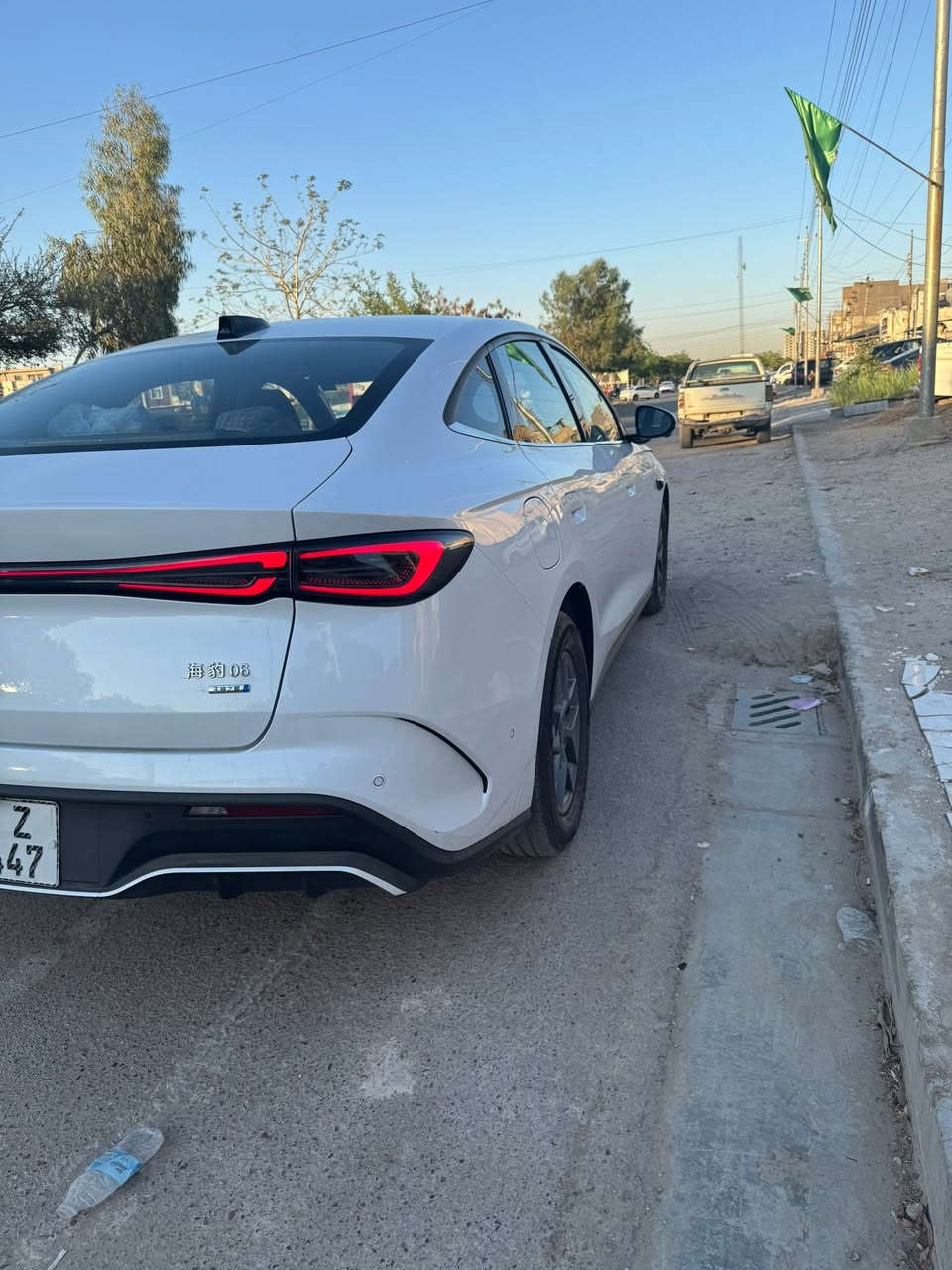 Byd seal 6 dmi بي واي دي سيل 6 هايبرد
معرض الحلو ضمان 40 الف او سنتين 
هايبرد قابل للشحن 

اجمالي الكيلومترات (شحنه كاملة + البانزين) ٢١٠٠ كيلومتر (الفعلي ١٦٠٠ كيلومتر تقريبا)

- نسخة ال ١٣ كامرة وقيادة ذاتية ADAS

- اوتو بارك و valet mode (تطبك وانت خارج السيارة)

- رادار امامي مانع تصادم

- رادار خلفي وحساسات زاوية ميتة

- تنبيه عند فتح الباب ووجود سيارات قادمة

- تنبيه عند الرجوع وقدوم اشخاص او سيارات من احد الجهات

- اذا كسرت بدون ما تشغل اشارة على سيارة جاية اسرع منك وكانت سرعتك فوك ال ٥٠ كيلومتر السيارة تتدخل وتلوف ستيرن وترجعك لمسارك قبل لا يضربك

- اذا اجت باتجاهك سيارة سريعة تشغللهه دبل اشارة للتنبيه

- نظام سكيورتي من تطفيها تصور اي واحد يتقرب منهه

- كاميرا تصوير اثناء القيادة مع عرض دوسة تفاصيل القيادة من سرعة وضغط على دواسة البانزين او البريك

- تشوف اي شي جوة السيارة

باختصار هاي النسخة بيهه احدث انظمة السيفتي والسكيورتي المتقدمة من شركة byd

عدى الكشن الكهرباء والفتحه

بطارية ٨٠ كيلومتر بالشحنه 

كل التنبيهات صوتية باللغة الانكليزية بعد التحديث الاخير

ماشية 26 قابل للزيادة

بيهه رصعة وحده مبينه فقط  وبل صور موضحها 

بغداد حي الجهاد 
السعر 24 ونص بيها شي بسيط 
***********
