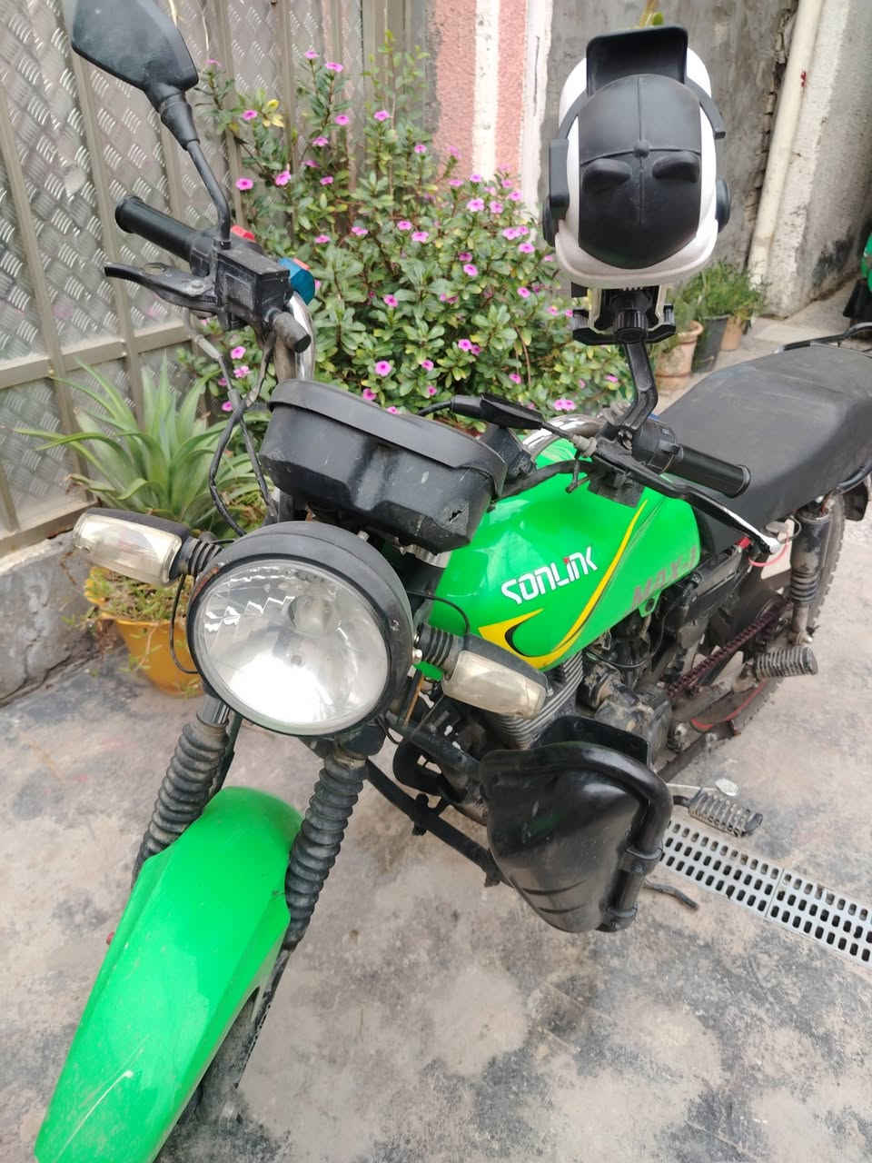 دراجه سونك ماكس خير من الله نقصهاا بس صفاحيه اليسرره رايدها ٧٥٠ وبيهاا مجال الشراي مكاني بل شعب  ***********
