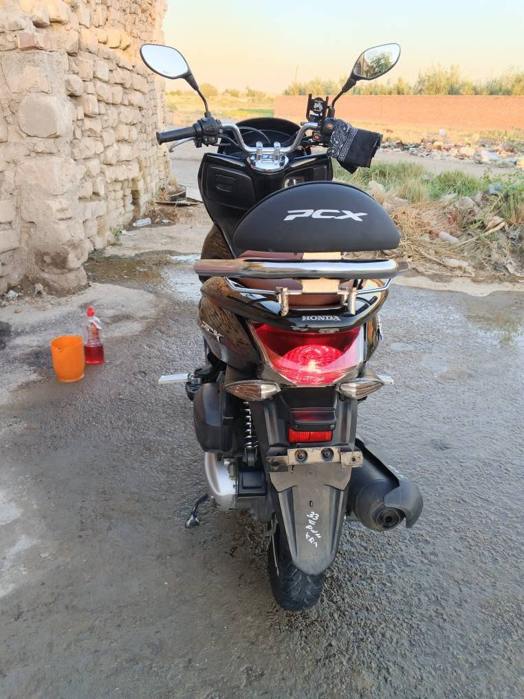السلام عليكم pcx الجيل الاول مكفوله كفاله عامه برغي ممفتوح بيها السعر11 ورقة موبايل *********** بغداد, العراق
