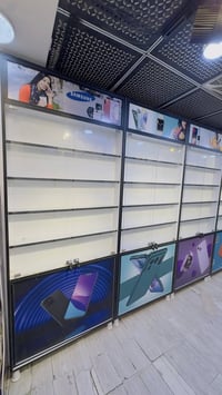 فاترينات MDF كافة الاحجام والقياسات مع اعلان ضوئي مستخدم نظيف للبيع لت...