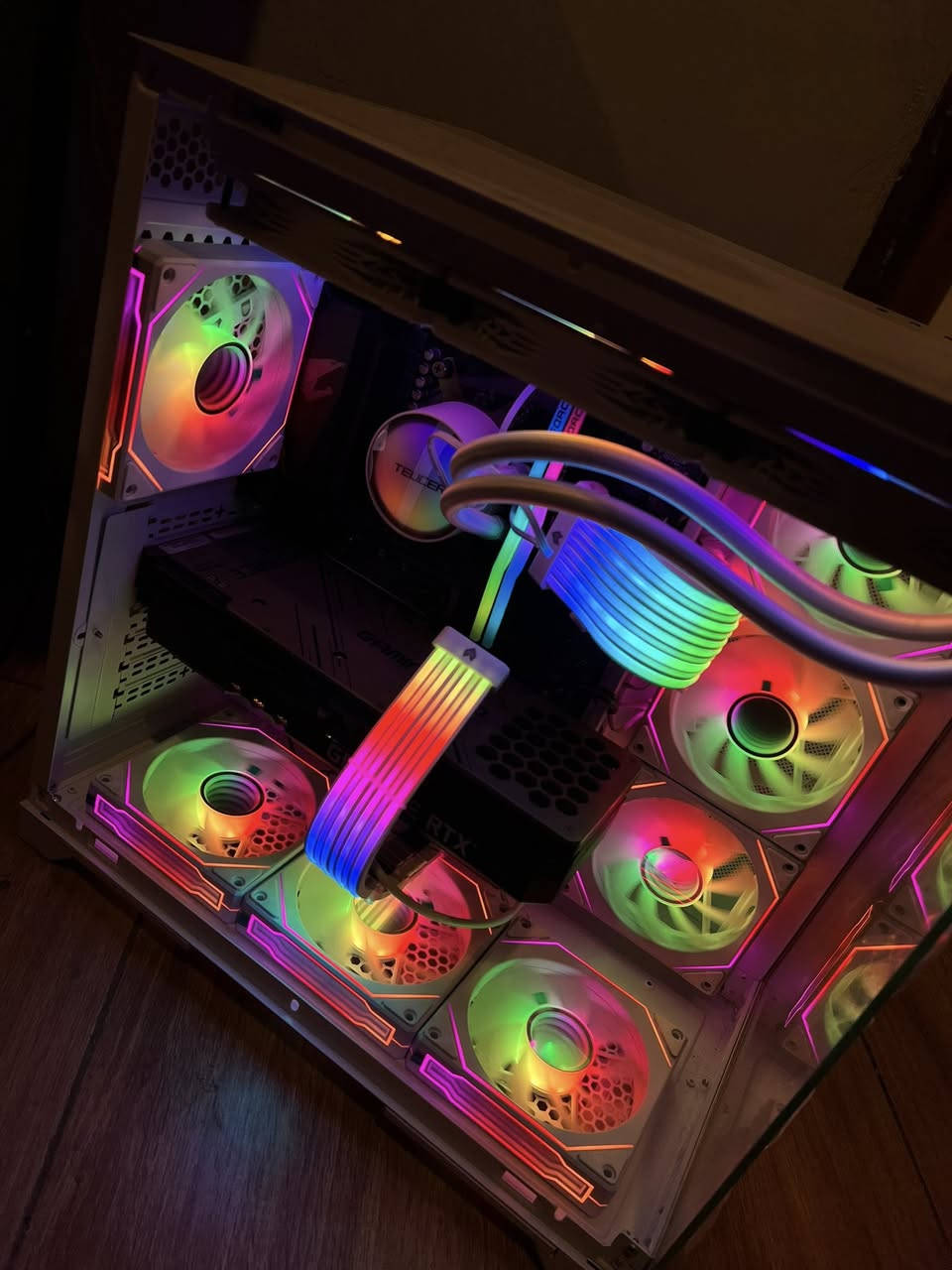 للبيع PC Gaming متكامل – مواصفات قوية
⚠️⚠️الحاسبة جديدة غير مستخدمة⚠️⚠️

🖥️ كرت شاشة: RTX 3080 Ti – أداء قوي 2K / 4K

🧠 معالج: Ryzen 7 5700X

🔌 بورد: AORUS B550

⚡ مزود طاقة: 650W Samtax

💾 رام: 16GB RGB Team Force

💽 هارد: Kingston

❄️ تبريد: مبرد مائي 360 RGB

🖥️ كيس: جام أبيض – تحكم إضاءة ريمونت + 7 فانات RGB

🌈 أشرطة RGB

1600000

بيها مجال بسيط


**إذا كنت صاحب هذا الإعلان وتريد حذفه لأي سبب، رجاءا أرسل رسالة إلى الدعم الفني**