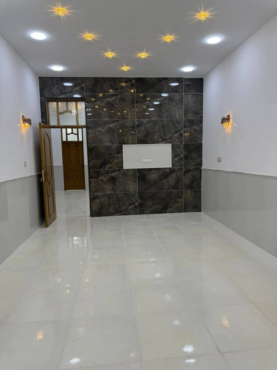 دار ٢٠٠م جاهز للسكن حي نهاوند خلف البطاقه الوطنيه شغل راقي بناء حديث طابق واحد
للاسنفسار ***********
