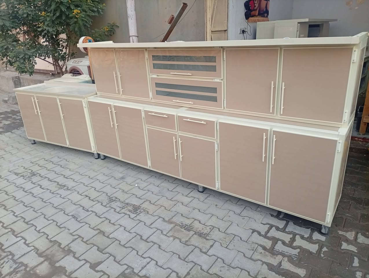 للبيع كاونتر تزكام البواب مغلف بليت من الداخل شغل فول وضمان قياس الكاونتر 3متار وسنك متر ونص مرمر العنوان مقابيل البطاقه الوطنية الاتصال ***********
