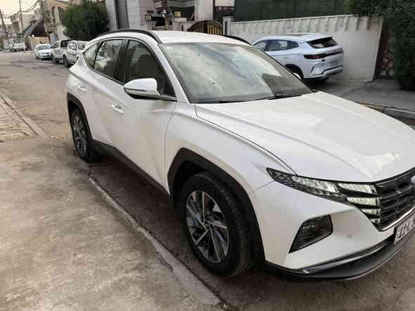 السلام عليكم……
توسان للبيع موديل 2024 باسمي تحويل ثاني يوم ارقام وهزه جديده فول مواصفات عدا البانوراما بعدهه بلزكات الشركه ماشيه 26 حقيقي بيهه رصعتين فقط كلش خفيفات والباقي كفاله عامه من كلشي كير ومكينه مكفولات مكان السياره بغداد 
ملاحظه/بيهه سونار من المندلاوي وموجود بالمنشور 
السعر/223$ وبيهه مجال كلش بسيط
للاستفسار/***********
