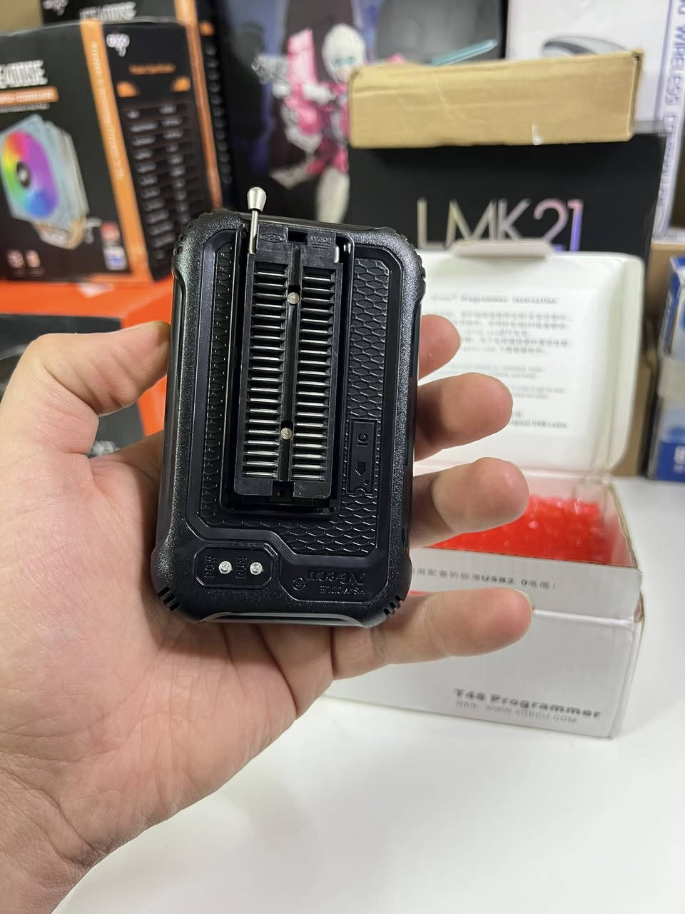 مبرمجة شاملة من نوع XGecu Pro T48 (المعروفة أيضاً بـ TL866 من الجيل الثالث)، وهي أداة احترافية تُستخدم لبرمجة مجموعة واسعة من الدوائر المتكاملة (ICs) والرقائق الإلكترونية.


**إذا كنت صاحب هذا الإعلان وتريد حذفه لأي سبب، رجاءا أرسل رسالة إلى الدعم الفني**