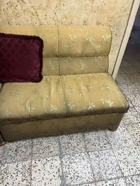 تخم • ديوان ونص • ١٣ كرسي
