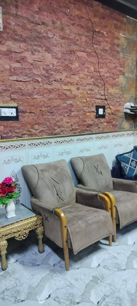 سلام عليكم بيت وقف سني قريب جسر الايطالي عله شط العرب كرونيش التنومه 140 متر ستقبل مطبخ صاله وغرفتين وطابق الثاني مشتغل بيه وبيه مواد البيت ركن قريب عله العشار*********** الحاج عمار
