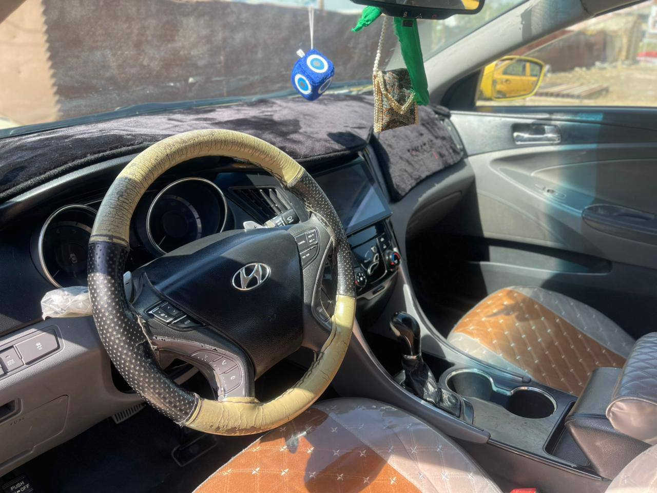 🚗 هيونداي سوناتا 2012 للبيع
المواصفات:

محرك 2400  (GDl

مكينة + كير + تبريد + تدفئة 

السيارة بحالة جيده

تبديل جاملق وبنيد فقط كذلك طخه بسيطه في جاملق الخلفي كما موضح في الصوره 

بدون ضرب داخل (ضربة خفيفه جدأ 

📍 العنوان: سوق الشيوخ / ذي قار

📞 للاستفسار: (***********) السعر ٨٠  بيه مجال مو ابسمي رعيها موجود يريد تحويل بسرع وقت
