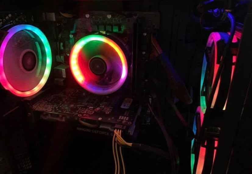 السلام عليكم عندي تجميعة مستعملة 
i5 10400F 
AMD RADEON 6750 GRE 10GB ASUS
Ram 16GB 2x8 3200 DDR4
SSD 256GB - 1T HDD
Power supply  500W
تجميعة مرتبة و نظيفة سعرهة 850 الف  
و عندي وياهة شاشة full hd 27 144 HZ رايدهة ب 150 قفل
وكيبورد redragon k617 وايرلس مصار اسبوعين من ماخذه سعره 50 الف قفل 
وماوس razer deathadder احسبه ببلاش ويه لتجميعه ووياها يو بي اس 1200va 
وسماعه hyper x cloud 3 سعرهة ٩٠ قفل ماخذهة قبل اسبوعين ويه الكيبورد صارت عليه ب ١٤٠ جديده بعدهة 
يعني من الاخير تجميعه جاهزة تجي تشد وتلعب بدون اي نقص ونضيفه جدا تجي تفحصهة براحتك وتاخذهة سعرهة كلهة هيه والاكسسوارات ب مليون وخمسين الف قفل *********** المكان الاعظمية شارع الضباط بغداد, العراق
