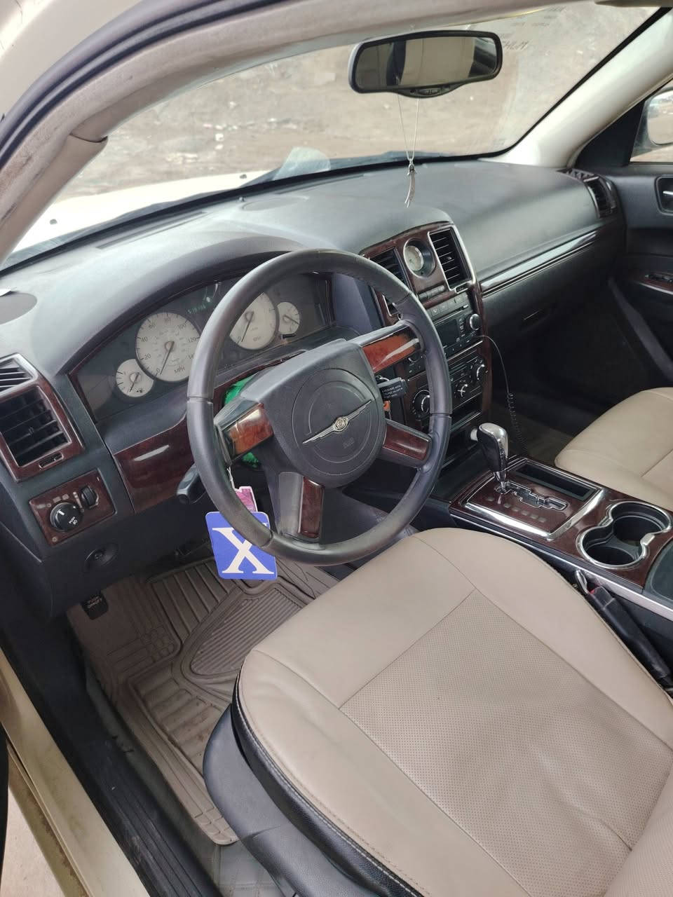 اوباما ٢٠٠٩ رقم بغداد السنوية ل ٣٠ تنتهي مكينه ٣٥٠٠ كلش نضيفه ابيع حزام بدون ضربه السيارة خليجي اي شي ما ناقصها هذا رقمي *********** السعر ١١٠ $
