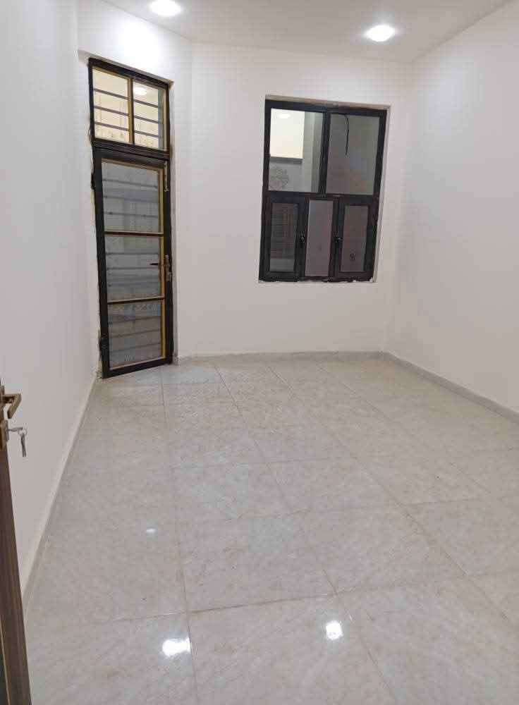 الاهتمام بالتفاصيل من أهم عوامل التميز للوصول إلى اعلى مستوى الجوده 💁 
ع بركة الله *********** 
يتكون منزل من 🪄
,📍استقبال 
📍 غرف ٦ موزعه ع الطابقين 
📍مطبخ وصاله 
📍صحيات 
📍حديقه 
📍كراج 
#مساحة: كل منزل 150م
#جنس العقار: طابو زراعي عراقي 📃ملاحظه صاحب الأرض موجود نفس المكان وقرايبنه وتكعد ويه وتتعهد بكافت الصوليات

#سعر منزل  ١٦٠مليون وقابل للتفاوض لشراي 👉
#نوع البناء: بلوك 📦
#العنوان:ابي خصيب ابو جوزي بالمجمع صاير   لبيت شارع 10متر المدخل 15متر ⚧️
#للاستفسار الاتصال على الارقام التاليه📱أعرض عقارك لدينا ودع لنا النشر التسويق عنوان المكتب ابو الجوزي مجاور معمل الجابري للسخانات مكتب عقارات النور الذهبي *********** *********** البصرة, العراق
